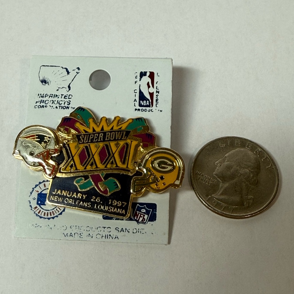 Vtg Super Bowl XXXI Green Bay Packers vs New England Patriots Enamel Pin (1997)